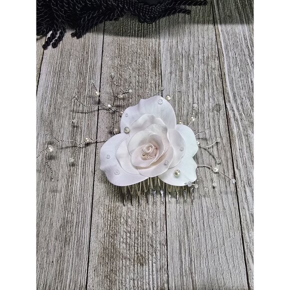 Elegant Handcrafted Glass Pearl Moonstone and Rose Quartz White Rose Hair comb - Picture 7 of 9